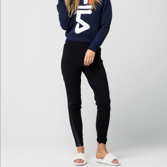 |•Fila•| ‘Lia’ Legging NWT |•Fila•| ‘Lia’ Legging NWT